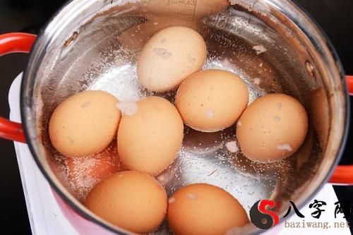 梦见鸡蛋煮破