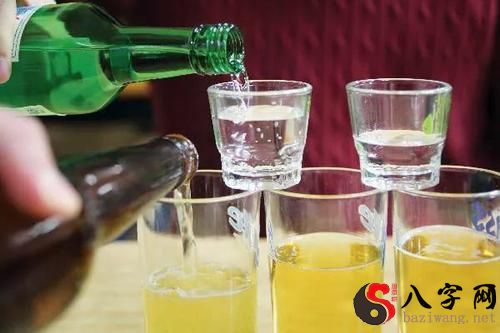 梦见半杯白酒