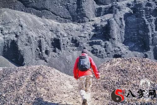 梦见火山下行走