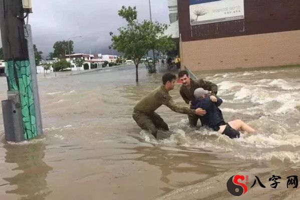 梦见洪水死人