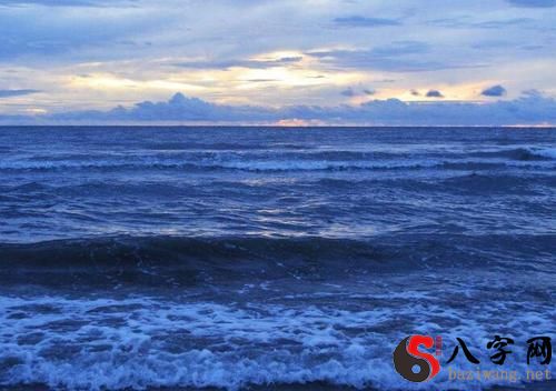 梦见大海涨潮